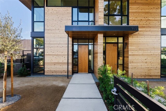 Primary Photo - 922 W Clark Ave
