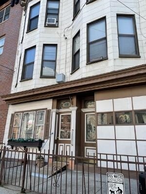 Building Photo - 405 Monroe St