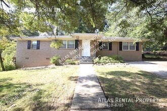 Building Photo - 1105 Little John Ln