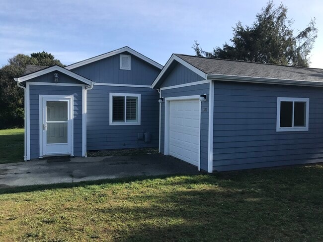 Exterior de la casa: ¡Pintura nueva! - 515 Garfield Ave SW