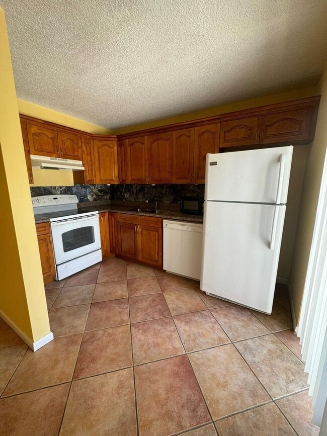 Building Photo - Charming townhouse 2 bed 2 bath in great l...