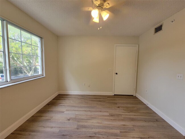 Foto del edificio - 4155 N Haverhill Rd