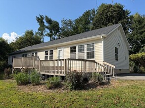 Building Photo - 18 Meadowview Terrace