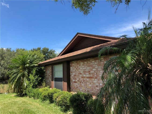Building Photo - 3925 N Schuerbach Rd