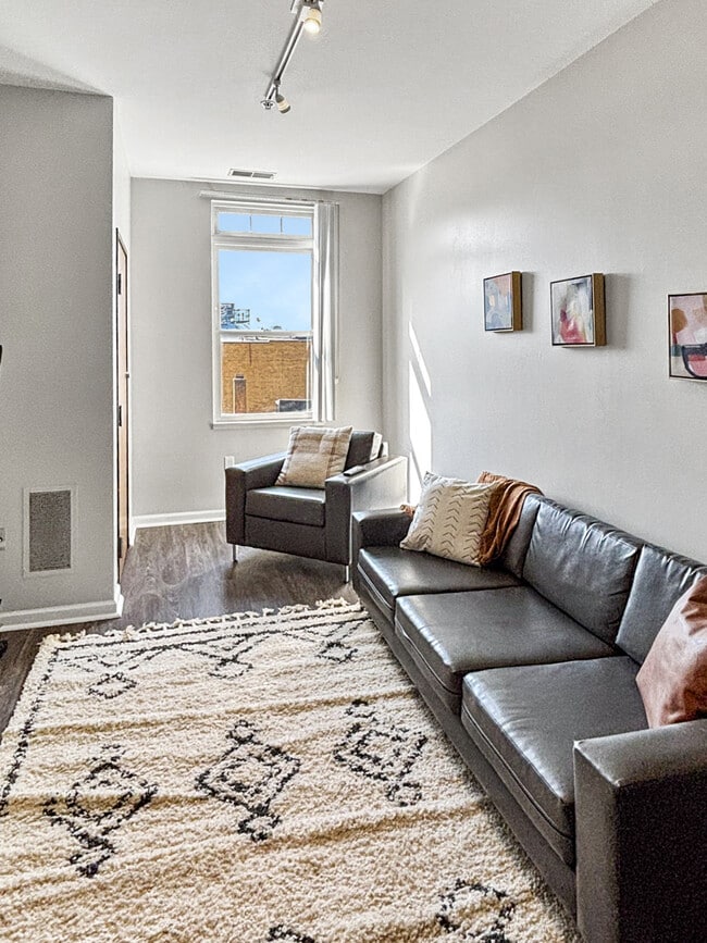Building Photo - Corner House Apartments