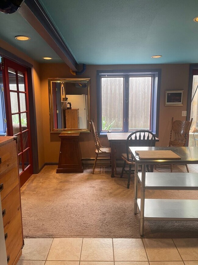 Foto del edificio - Furnished 2 Bedroom Garden Level Apartment in Upper Table Mesa Near Bear Creek Park