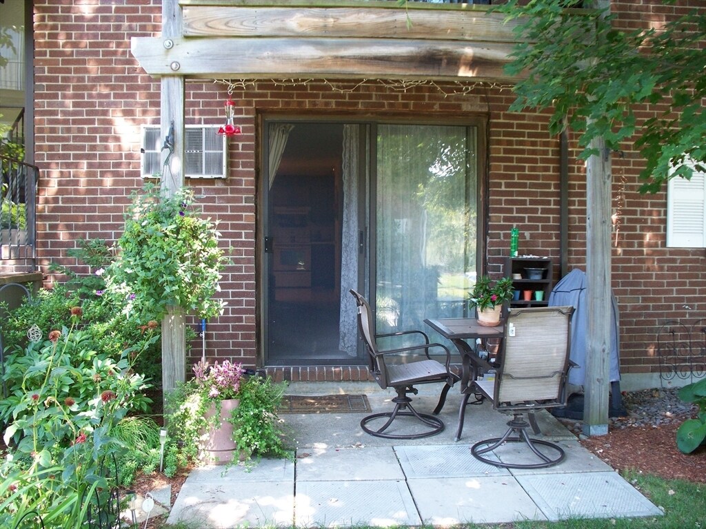 Primary Photo - 284 Codman Hill Rd