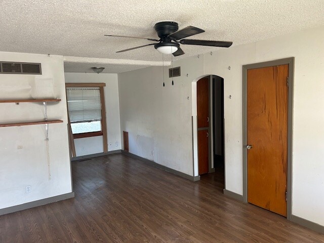 Foto del edificio - 1438 N Battin St