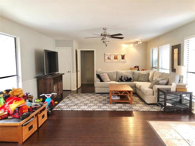 Building Photo - 3800 Leathertop Dr