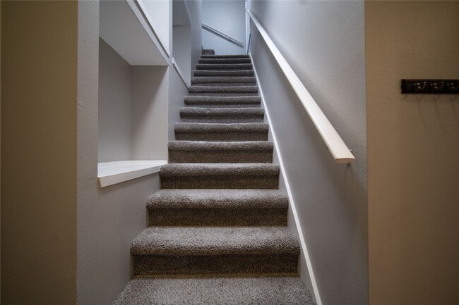 Building Photo - 711 Graham Pl