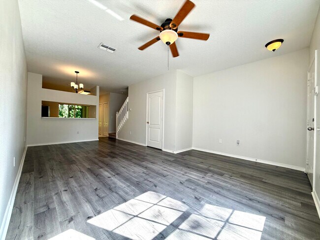 Foto del edificio - 1238 Standridge Dr