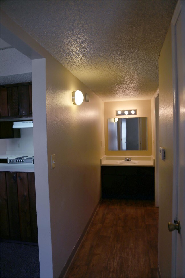 Building Photo - 1248 N Albert Pike Ave