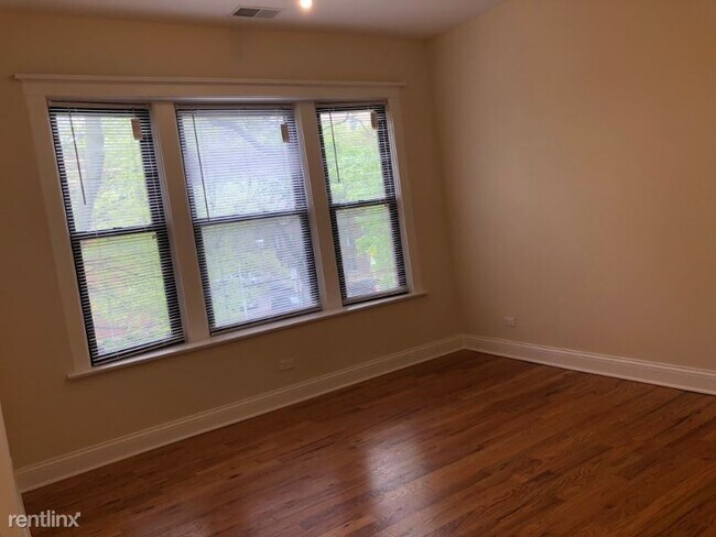 Building Photo - 1303 W Columbia Ave