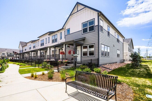 Building Photo - Beautiful 2024-Built Home with Pool, Clubhouse & Pickleball Courts-Available August 22!