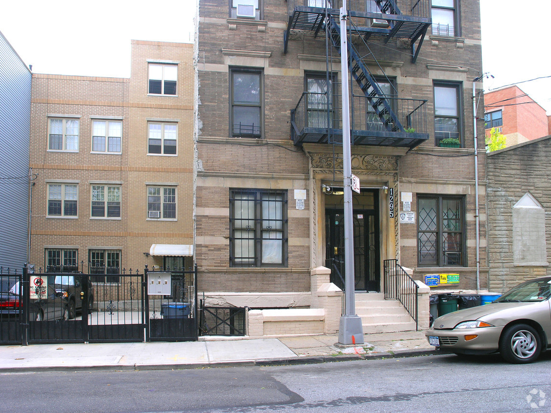 Building Photo - 1295 Union Ave