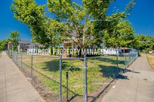 Foto del edificio - 902 W Mansfield Ave