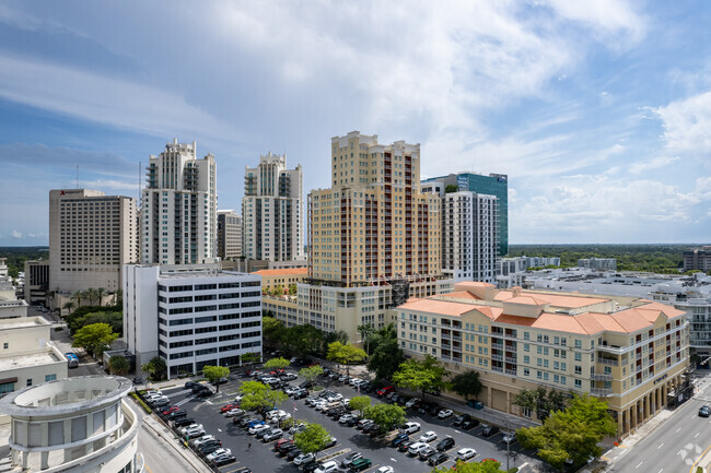 Building Photo - Metropolis at Dadeland