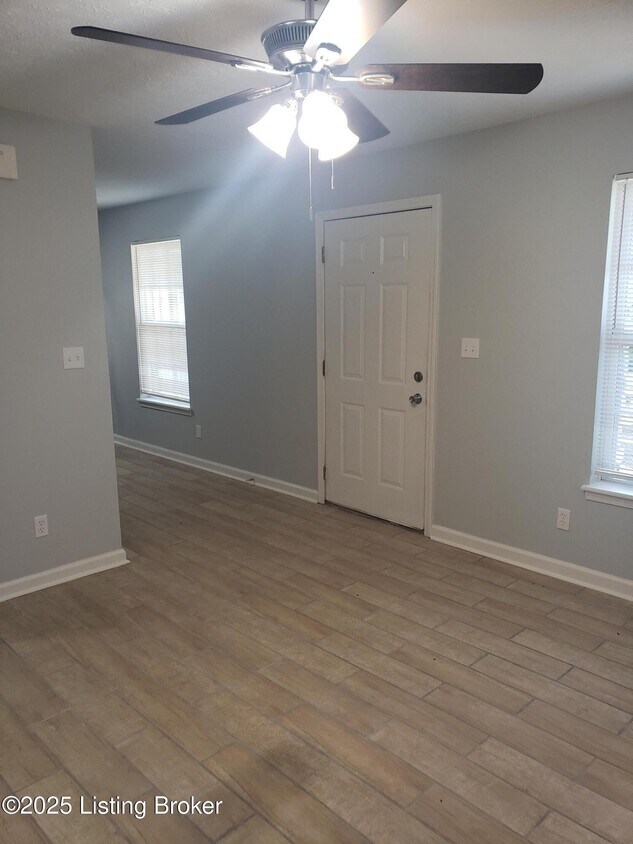 Foto principal - 151 E Florence Ave