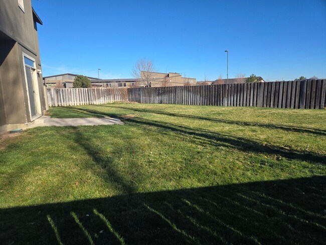 Foto del edificio - Great 2 story home ~ 4 bedroom, huge back yard in NW Redmond