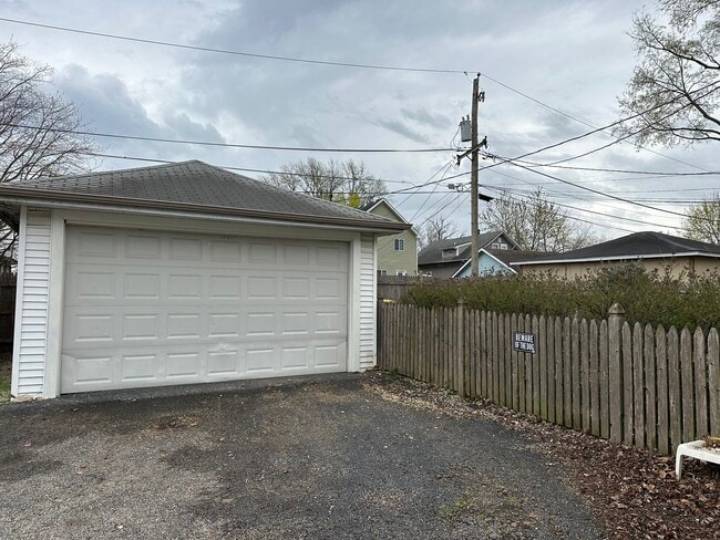 Building Photo - 510 N Raynor Ave