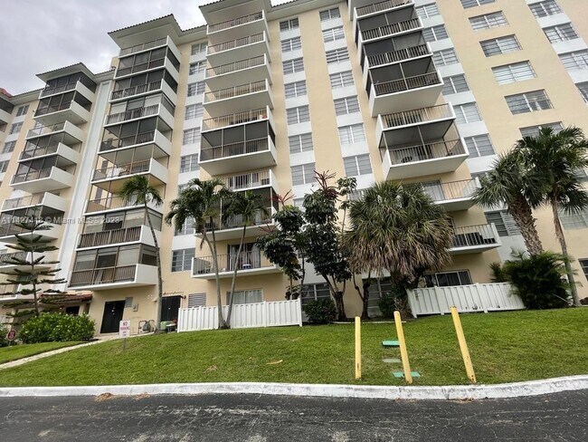 Foto del edificio - 4164 Inverrary Dr