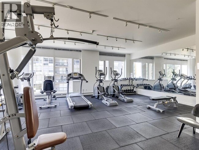 Building Photo - 1325 Rolston St