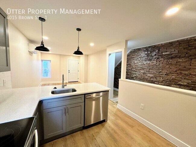 Building Photo - 2BR/1BA Gorgeous Ground Floor Apartment wi...
