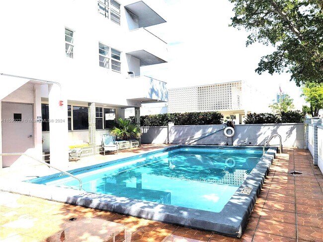 Building Photo - 1145 Normandy Dr