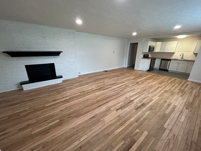 Foto del edificio - 755 E 104th St