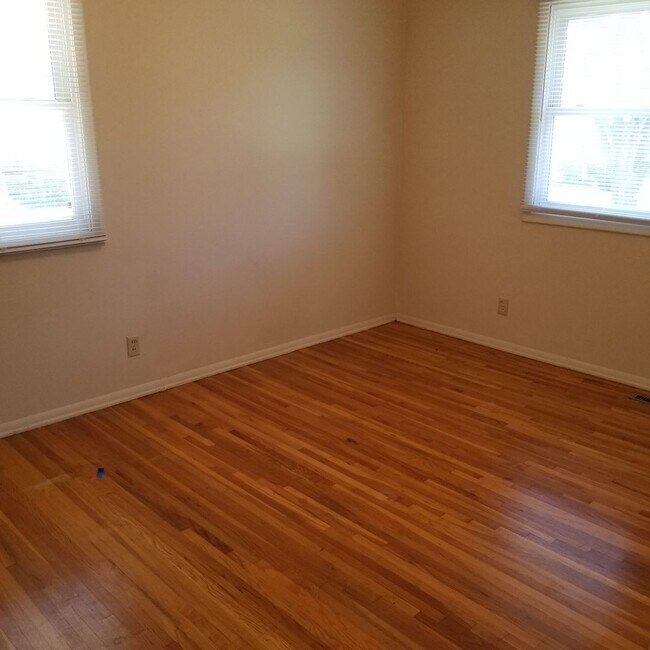 Building Photo - 3 bedroom in Westwood Heights!