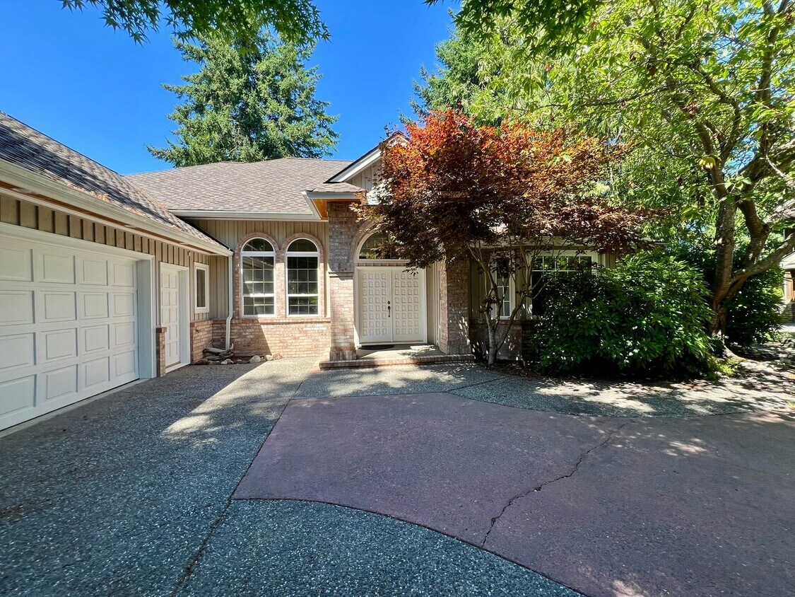 Foto principal - Beautiful 3-Bed 3-Bath home on Semiahmoo G...
