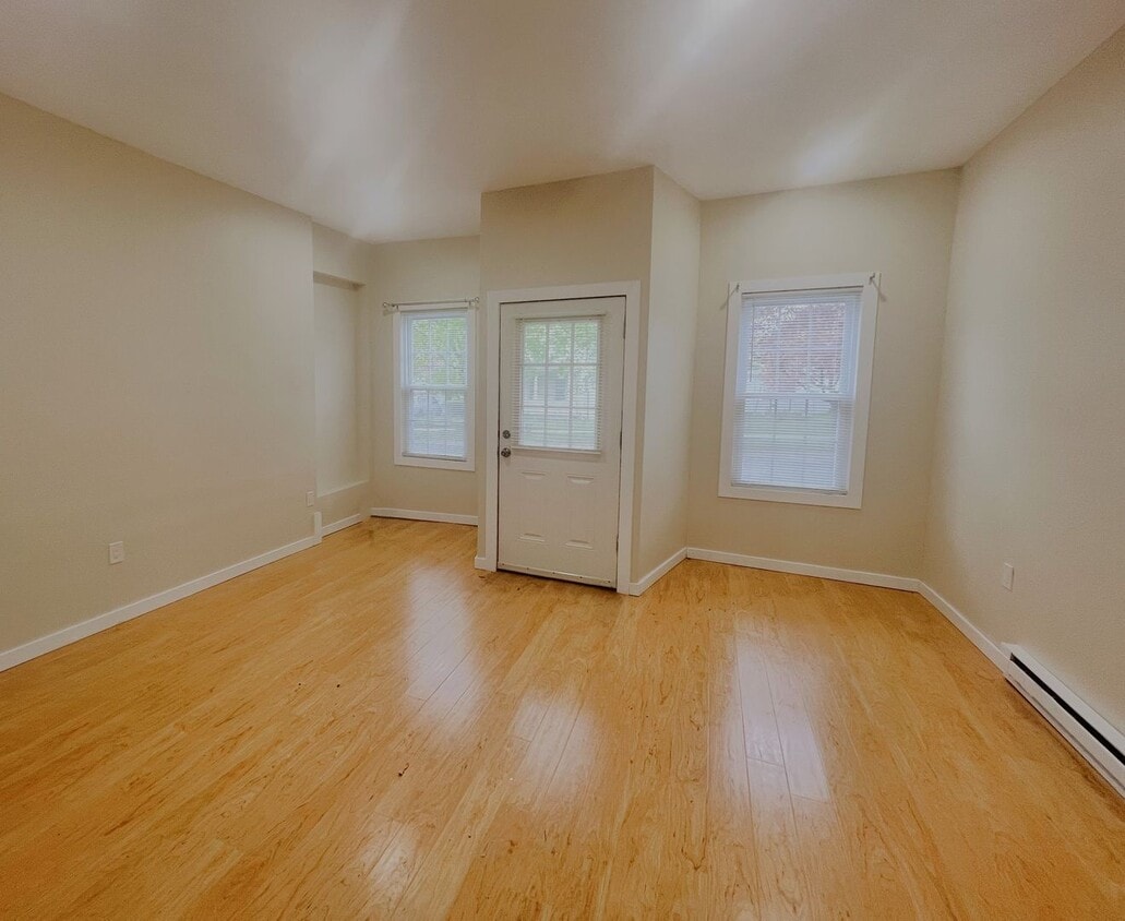 Building Photo - 19 Hoosac St