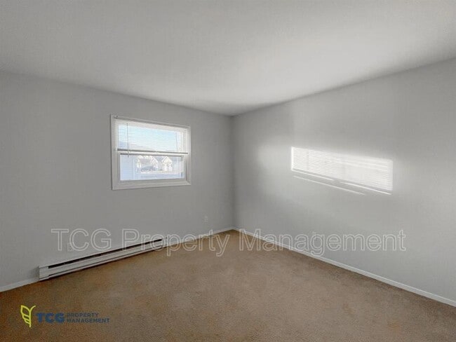 Building Photo - 423 Windsor Dr