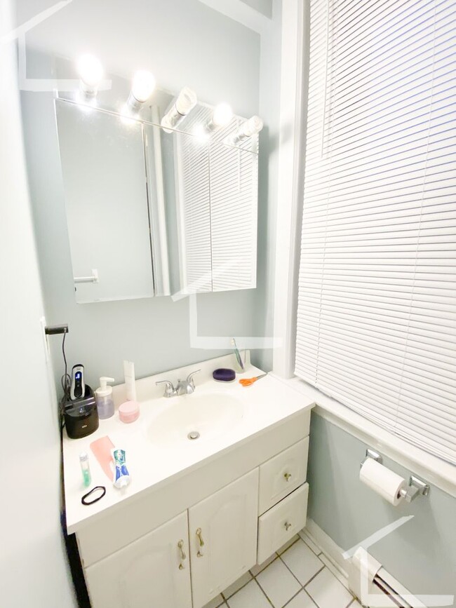 Building Photo - Unique BU Apartment