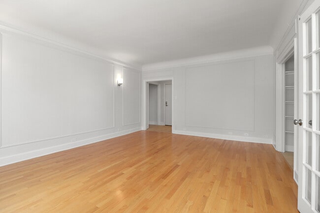 Building Photo - 10 W Elm St