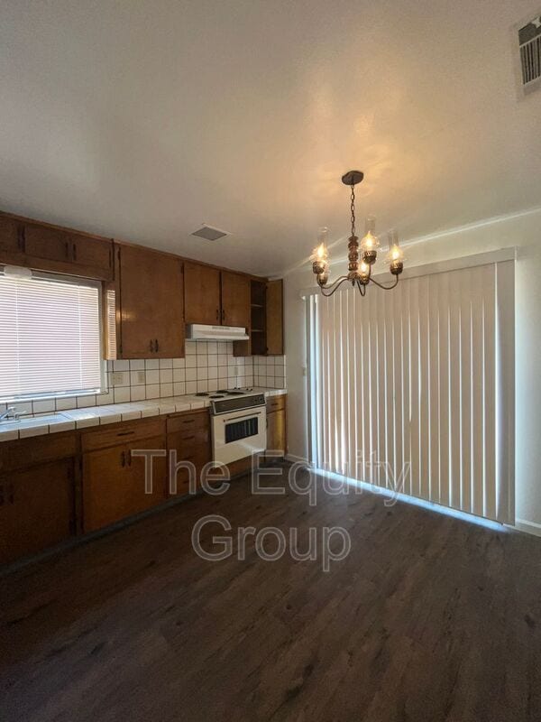 Foto del edificio - 4601 W Cypress Ave