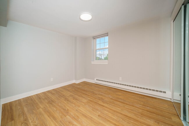 Building Photo - 129 Sherman St