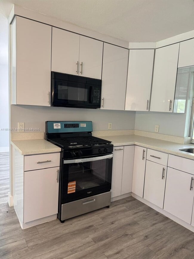 Foto del edificio - Northwest 39th Street, Sunrise, FL 33323 - 3 BR 2 BA single-family home