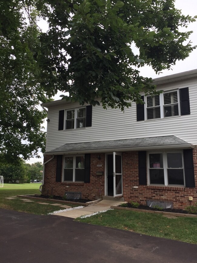 End unit - 1401 Whitpain Hls (Blue Bell, PA) Townhome
