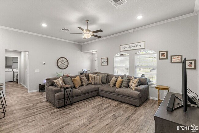 Building Photo - 306 Driftwood Dr