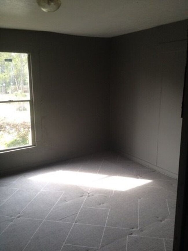 Foto del edificio - **AVAILABLE NOW**3 Bedroom / 2 Bathroom Ho...