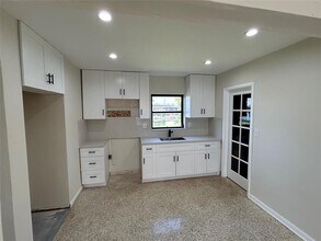 Building Photo - 2020 SW 127th Ct