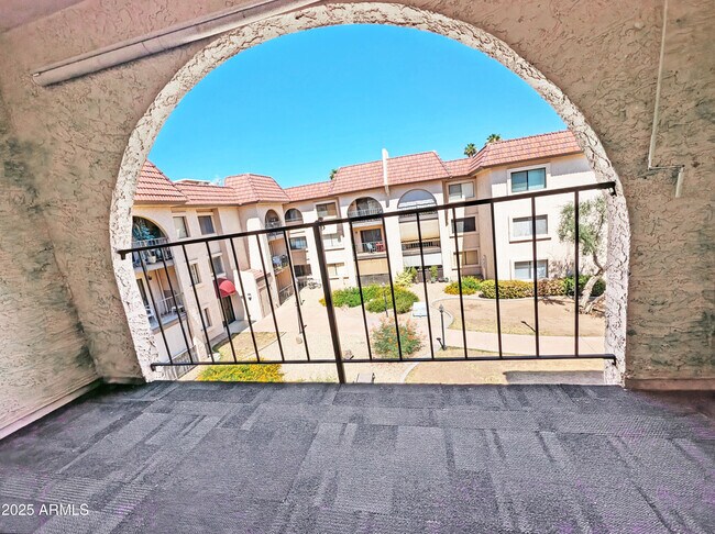 Foto del edificio - 3033 E Devonshire Ave