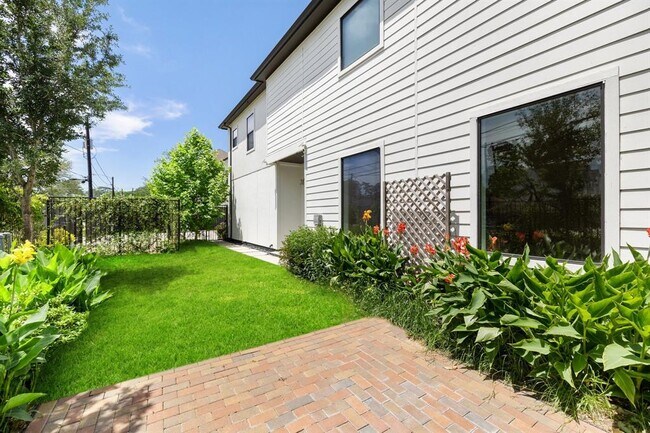 Foto del edificio - 4852 Rich Oak Dr