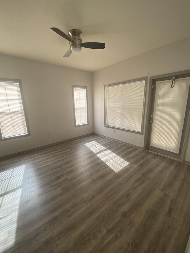 Foto del edificio - 3741 Conroy Rd