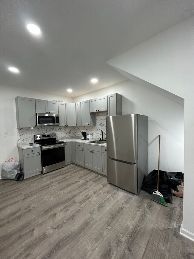 Foto del edificio - 330 E Pine St