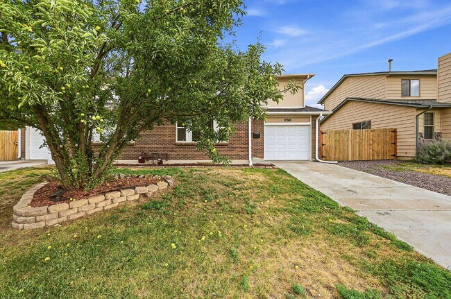 Foto del edificio - $2,495.95, 3 bed, 2.5 bath, located in Westminster with a large backyard.