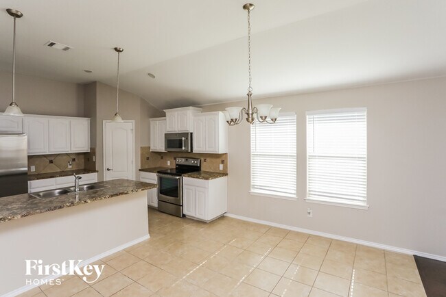 Foto del edificio - 517 Stone Crossing Ln