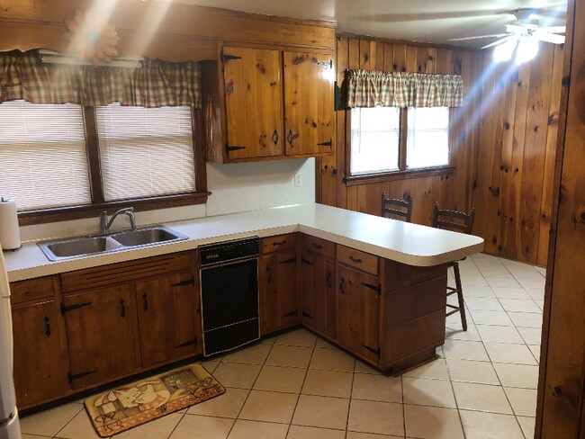 Foto del edificio - 100 Lowry Ln