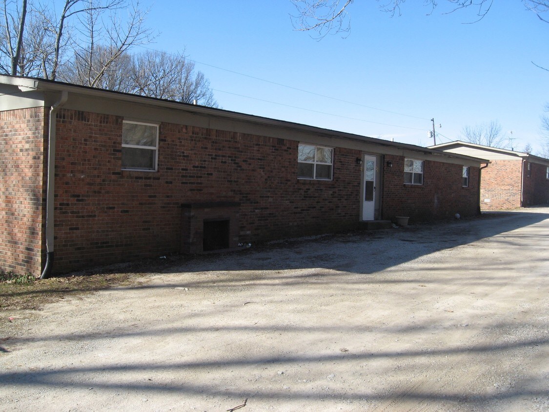 Primary Photo - 2215-2239 N PR 470 W